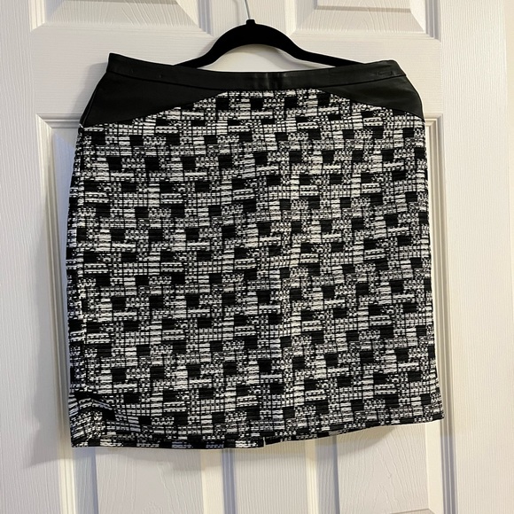 ANN TAYLOR TWEED BLACK & WHITE PENCIL SKIRT - Picture 1 of 2